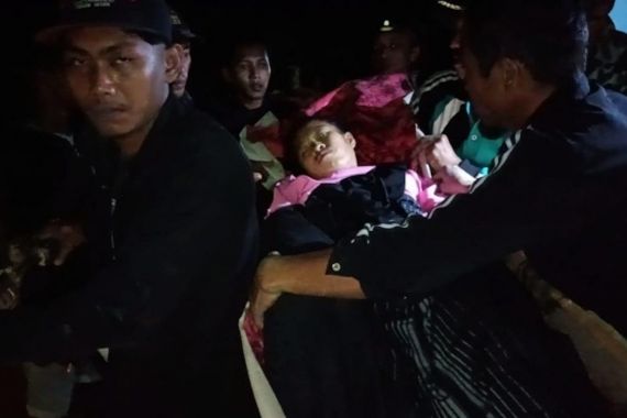Akses Jalan Buruk, Ibu Muda Terpaksa Melahirkan di Motor, Bayinya Meninggal - JPNN.COM