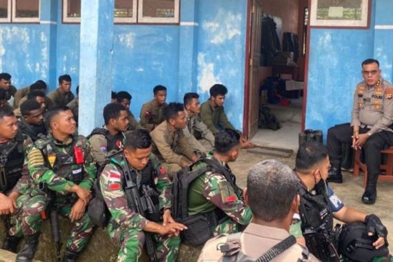 Irjen Daniel Minta Personel TNI dan Polri di Maybrat Meningkatkan Kewaspadaan - JPNN.COM