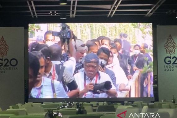 Menteri Basuki jadi Fotografer Dadakan Jokowi di Bali, Lihat tuh Gayanya, Santai Banget - JPNN.COM