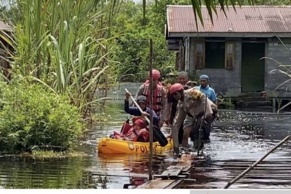 50 Keluarga di Siak Mengungsi Akibat Banjir - JPNN.COM