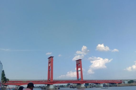 Perjalanan Jembatan Ampera Berganti Warna, dari Kelir Asli pada 1965 Hingga Jadi Merah - JPNN.COM