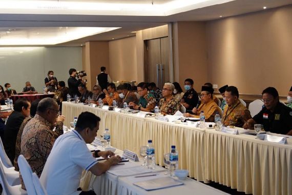 Syamsuar Sentil Perusahaan Sawit Tak Punya HGU di Hadapan Komisi XI DPR RI - JPNN.COM