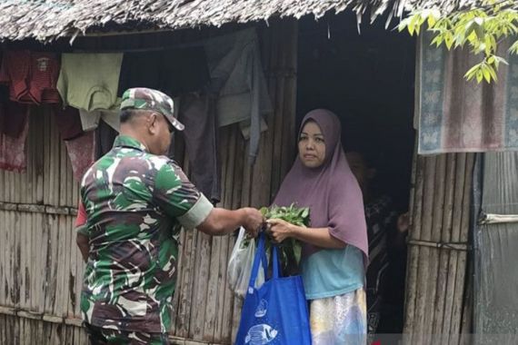 Prajurit TNI Masuk Dapur di Aceh Barat, Ini Program KSAD Jenderal Dudung - JPNN.COM