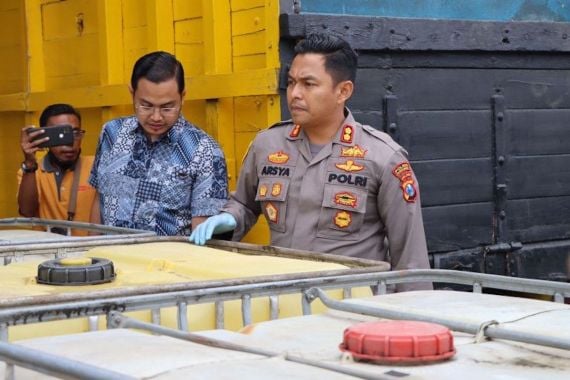 4 Penimbun BBM Bersubsidi Ditangkap Polres Probolinggo, Terancam Hukuman Berat - JPNN.COM