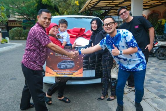 Dewi Zuhriati Besarkan Toko MS GLOW Hingga Dapatkan Alphard - JPNN.COM