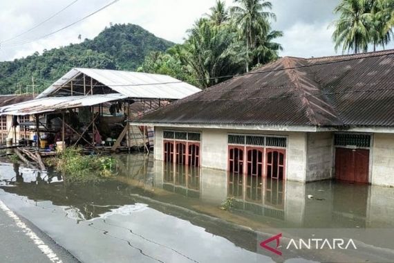 400 Rumah di Tapanuli Selatan Terendam Banjir, Begini Kondisinya - JPNN.COM
