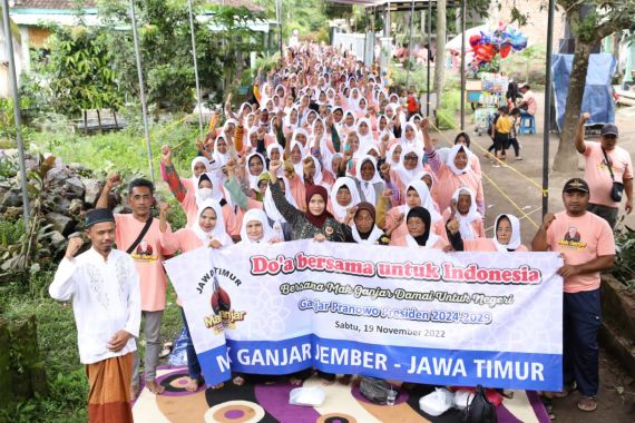 Ratusan Mak-Mak di Jember Sepakat Mendukung Ganjar Maju di Pilpres - JPNN.COM