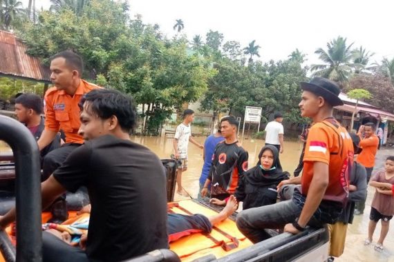 Banjir di Kabupaten Bireuen Aceh, 2 Warga Meninggal Dunia - JPNN.COM