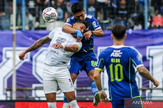 Terdepak dari Timnas Filipina, Bek Persib Daisuke Sato Merespons Begini - JPNN.COM