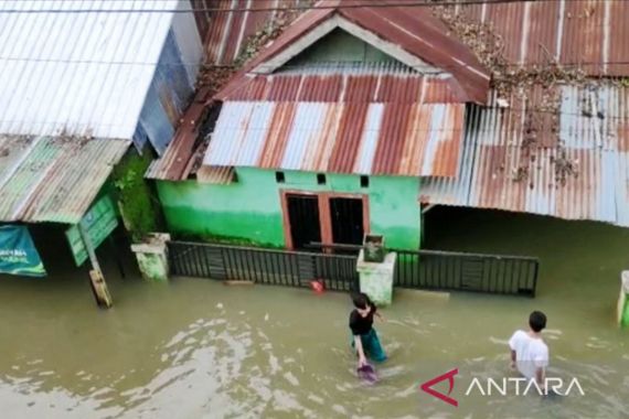 Banjir Melanda 2 Kecamatan di Makassar, Begini Kondisinya - JPNN.COM