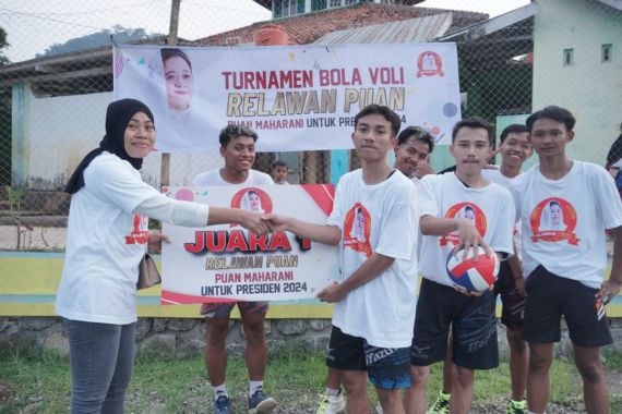 Relawan Puan Adakan Turnamen Voli & Serahkan Bantuan Peralatan Olahraga di Kendal - JPNN.COM