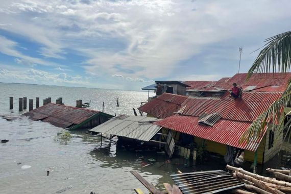 Cuaca Ekstrem, Satu Unit Rumah di Tanjungpinang Roboh - JPNN.COM