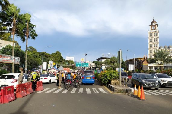 Akses ke Cianjur Via Puncak Bogor Tertutup Longsor, Ini Rute Alternatifnya - JPNN.COM