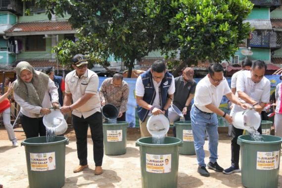 Gerakan Perekonomian, Sandiaga Uno Luncurkan Budidaya Lele di Rusun Tanah Tinggi - JPNN.COM