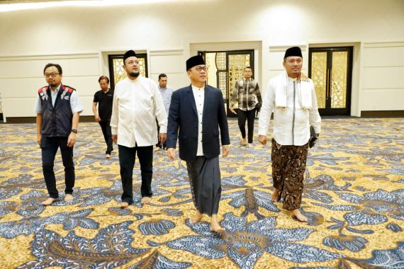 Kunjungi Masjid Raya Sheikh Zayed Solo, Yandri Susanto: Sungguh Megah - JPNN.COM