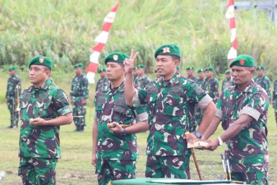 Mayjen TNI Gabriel Lema Melantik Komandan Pertama Kodim Pegunungan Arfak - JPNN.COM