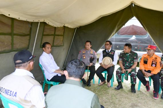 Mendadak, Jokowi Kumpulkan Sejumlah Jenderal dalam Tenda, Apa Perintahnya? - JPNN.COM