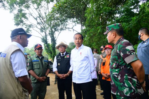 Jokowi Ingin Konsep Pembangunan Rumah di Cianjur Antigempa - JPNN.COM