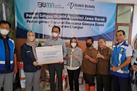 Jamkrindo Gerak Cepat Salurkan Bantuan Tanggap Darurat Gempa di Cianjur dan Sukabumi - JPNN.COM