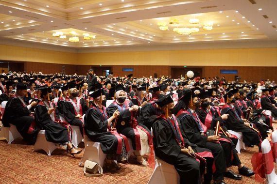 Universitas Bakrie Luluskan 580 Wisudawan yang Siap Bangun Negeri - JPNN.COM