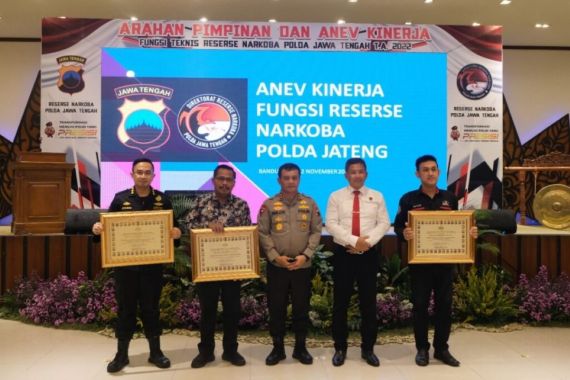 Bea Cukai Tanjung Emas Raih Penghargaan dari Polda Jawa Tengah - JPNN.COM