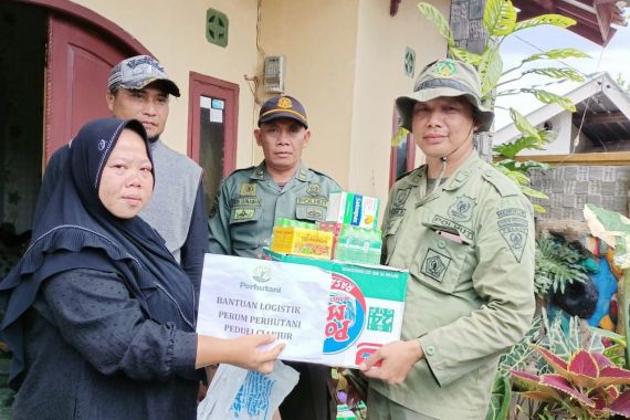 Bantu Korban Gempa Cianjur, Perhutani Buka Posko Satgas Bencana BUMN - JPNN.COM