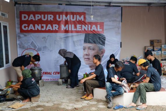 Peduli Korban Gempa di Cianjur, Ganjar Milenial Bangun Posko dan Dapur Umum - JPNN.COM