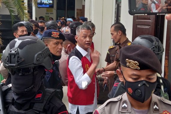 Ditanya Kasus Ismail Bolong, Hendra Kurniawan: Betul, Betul - JPNN.COM