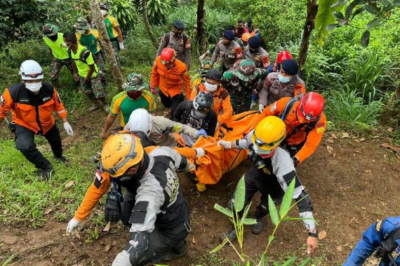 Polri Kerahkan K-9, Satu Jenazah Korban Gempa Cianjur Kembali Ditemukan - JPNN.COM