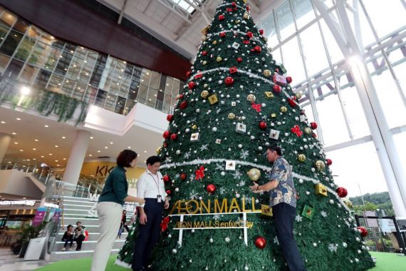 AEON Mall Sentul City Hadirkan Pohon Natal Tertinggi di Bogor - JPNN.COM