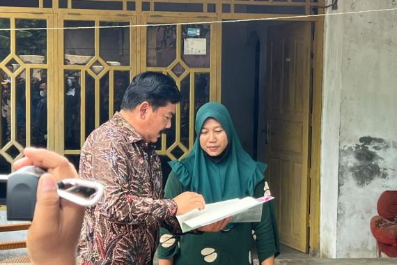 Datangi Rumah Warga, Menteri Hadi Pastikan Sertifikasi di Gowa Tepat Sasaran - JPNN.COM