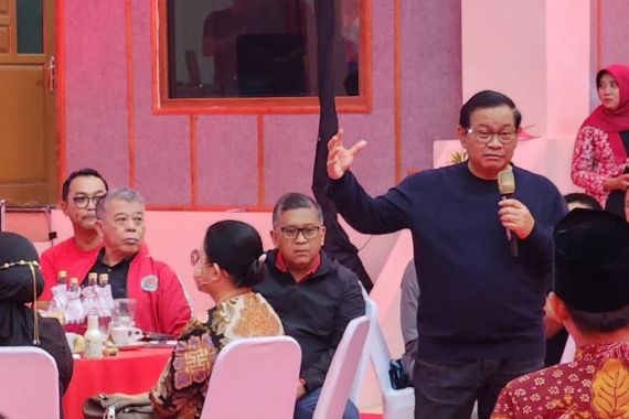 Jaga Kekompakan PDIP di Jatim, Hasto dan Pramono Makan Malam Bersama Kepala Daerah dan DPRD - JPNN.COM