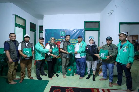 Tanggap Darurat, Tim Gus Muhaimin Terus Bergerak Bantu Warga Terdampak Gempa Cianjur - JPNN.COM