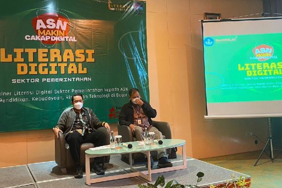 Gembleng Puluhan ASN Kemendikbudristek Jadi Trainer Literasi Digital - JPNN.COM