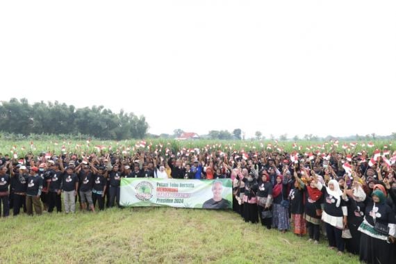 Ratusan Petani Tebu di Madiun Dukung Ganjar Pranowo jadi Presiden 2024 - JPNN.COM