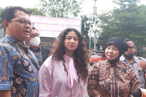 Ibu Dewi Perssik: Memfitnah Lebih Kejam Daripada Membunuh - JPNN.COM