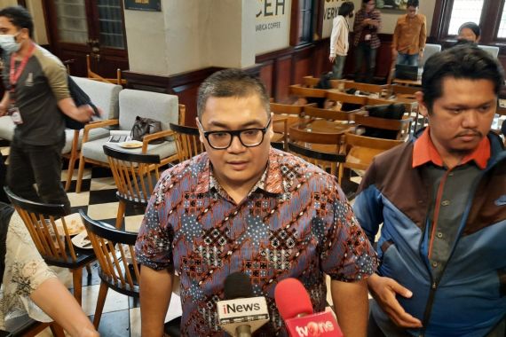 Survei Median: Elektabilitas Johny Kamuru Moncer di Pilkada Kabupaten Sorong - JPNN.COM