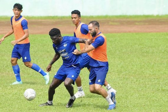 Menjelang Bergulirnya Kembali Liga 1 2022, Arema FC Fokus Bangun Kerja Sama Tim - JPNN.COM