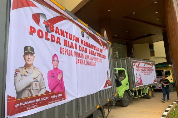 Bantuan Kemanusiaan Polda Riau Disalurkan, Irjen Iqbal Turun Gunung - JPNN.COM