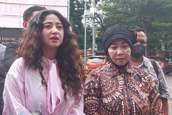 Haters Meminta Maaf Sampai Sujud, Dewi Perssik: Enggak Tega Lihatnya - JPNN.COM