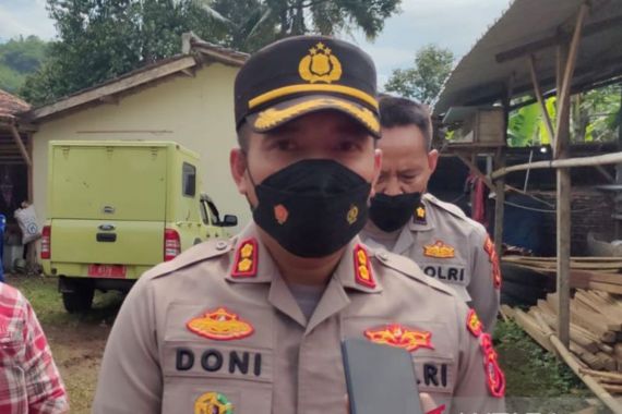 Polisi Bekerja, Pencopot Label Gereja di Tenda Bantuan Gempa Cianjur Siap-Siap Saja - JPNN.COM