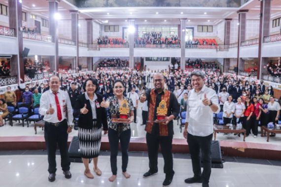 Berikan Kuliah Umum di Udayana, Rieke Diah Pitaloka Luncurkan Gerakan Sikat Sindikat Data Negara - JPNN.COM