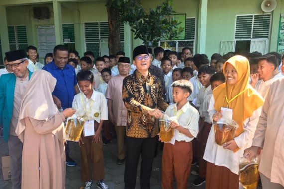 Yandri Susanto: Maju Mundurnya Sebuah Bangsa Tergantung Kualitas Sektor Pendidikan - JPNN.COM