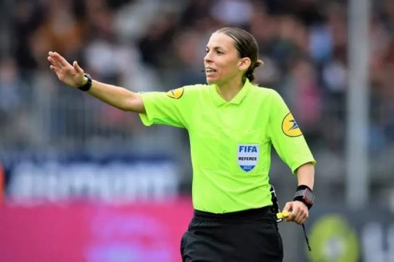 Piala Dunia 2022: 3 Perempuan Berani Pimpin Laga Panas Kosta Rika vs Jerman - JPNN.COM