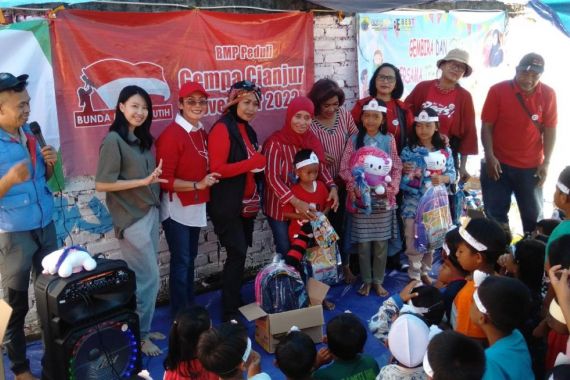 Bunda Merah Putih Berikan Trauma Healing kepada Anak Korban Gempa Cianjur - JPNN.COM