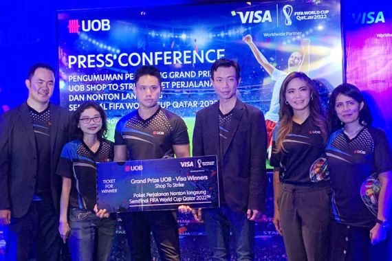 2 Pemegang Kartu Kredit UOB Visa Menangkan Tiket Tonton Piala Dunia - JPNN.COM