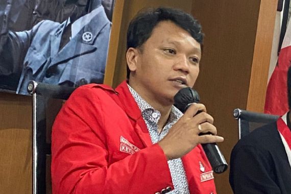 Ketum GMNI Minta MK Kabulkan Batas Usia Capres-Cawapres - JPNN.COM