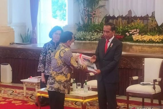 Gubernur, Wali Kota, dan Bupati Harus Tahu, Jokowi Minta Hal Ini Dipantau Setiap Jam - JPNN.COM