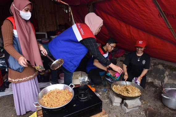 Fasilitas Penunjang untuk Posko Pertamina Peduli di Desa Mekarsari Cianjur Ditambah - JPNN.COM