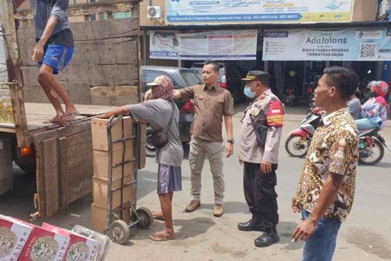 Polresta Cirebon Menemukan Bunker di Sebuah Warung, Isinya Ternyata - JPNN.COM